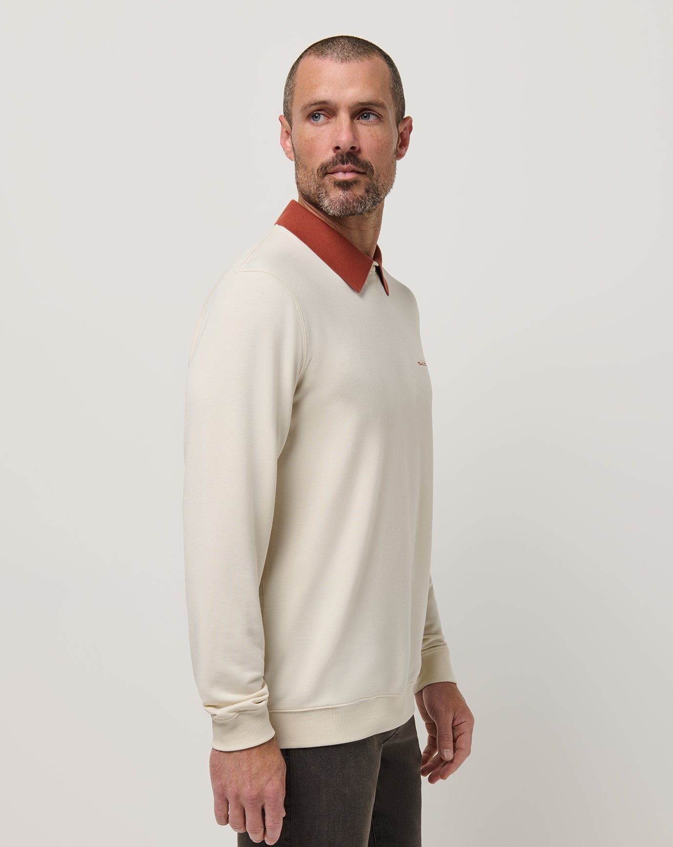 Men Amenities Collar Crew