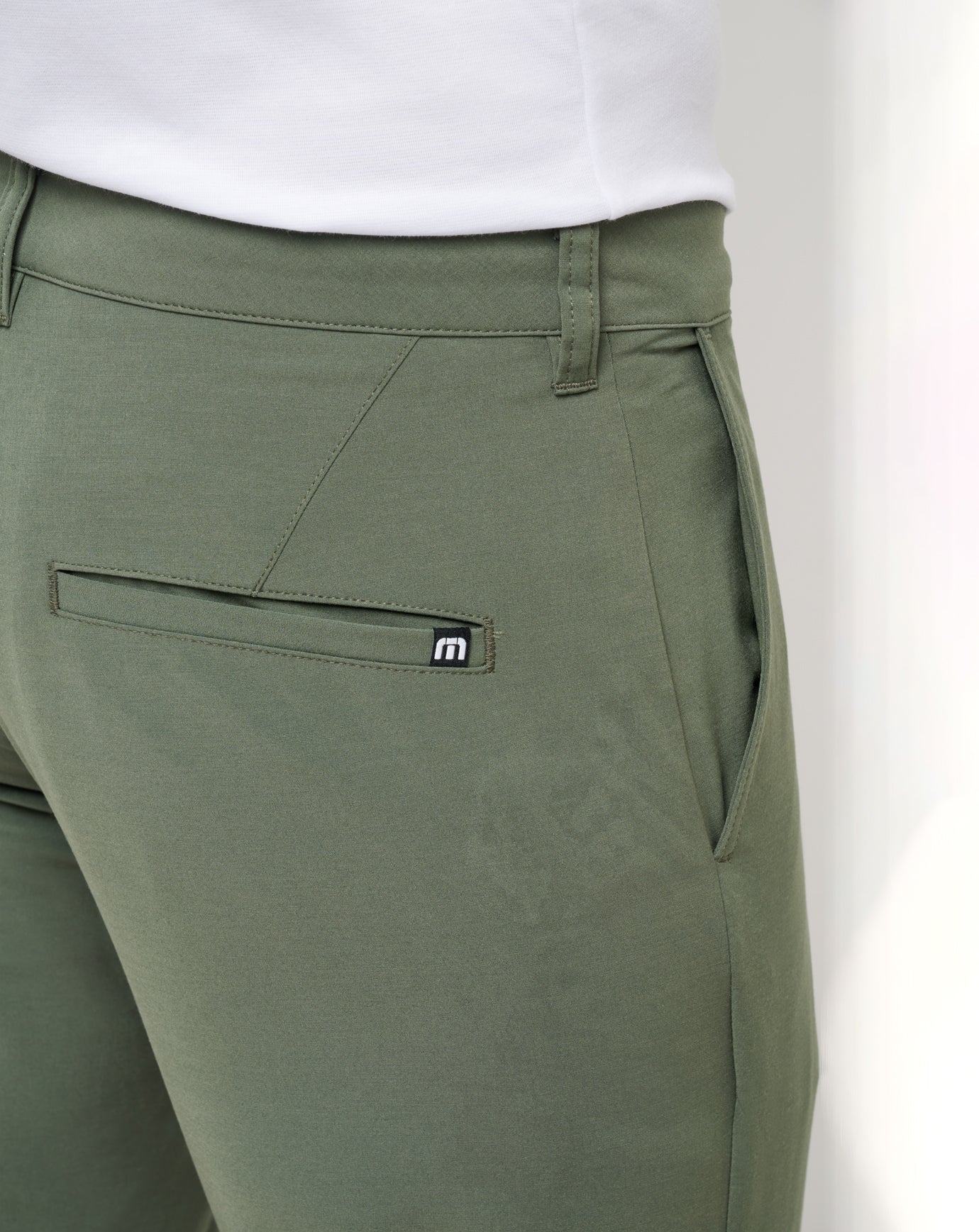 Men|Golf Open To Close Tech Chino Pant