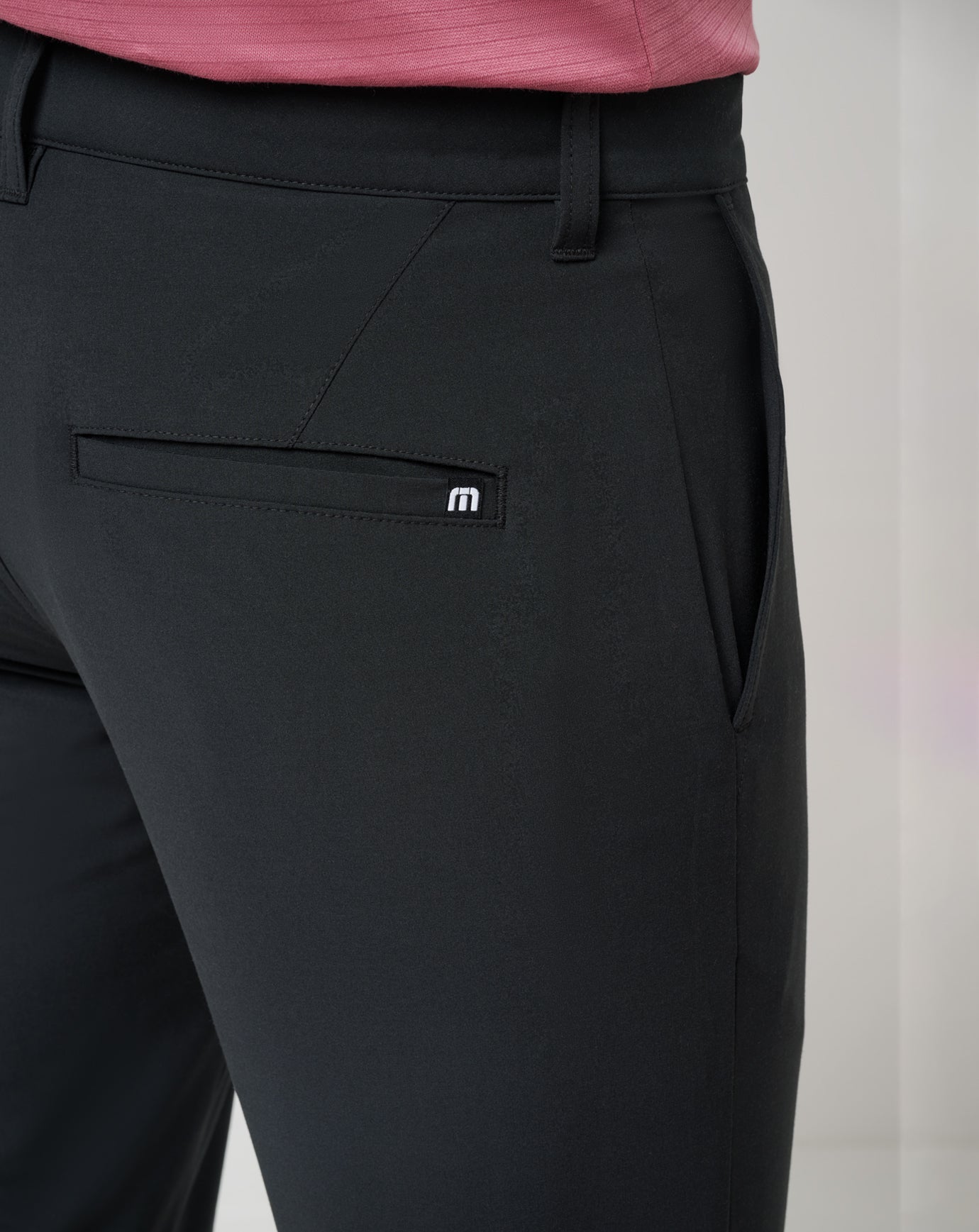 Men|Golf Open To Close Tech Chino Pant