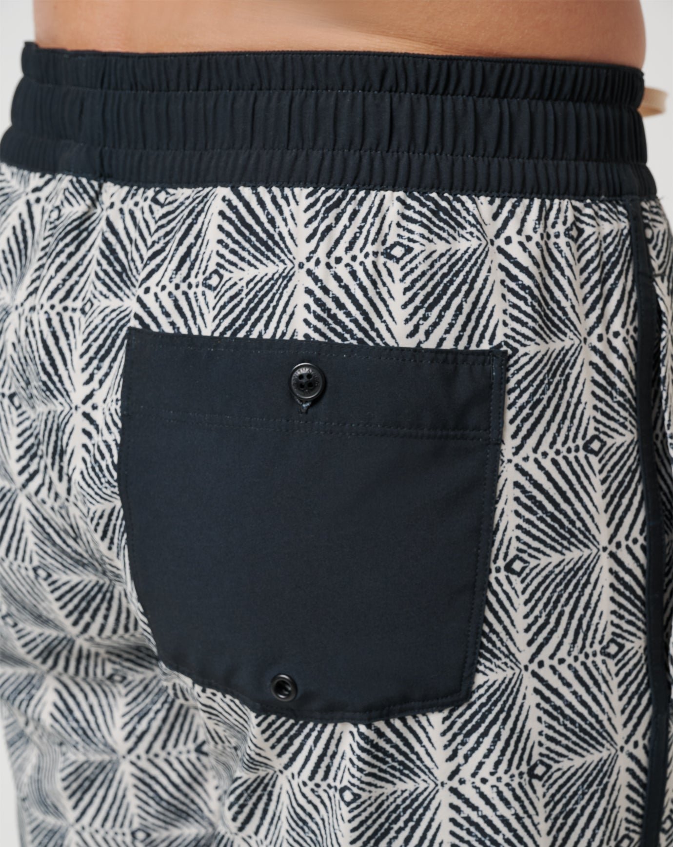 Men Sandswept Short 8In