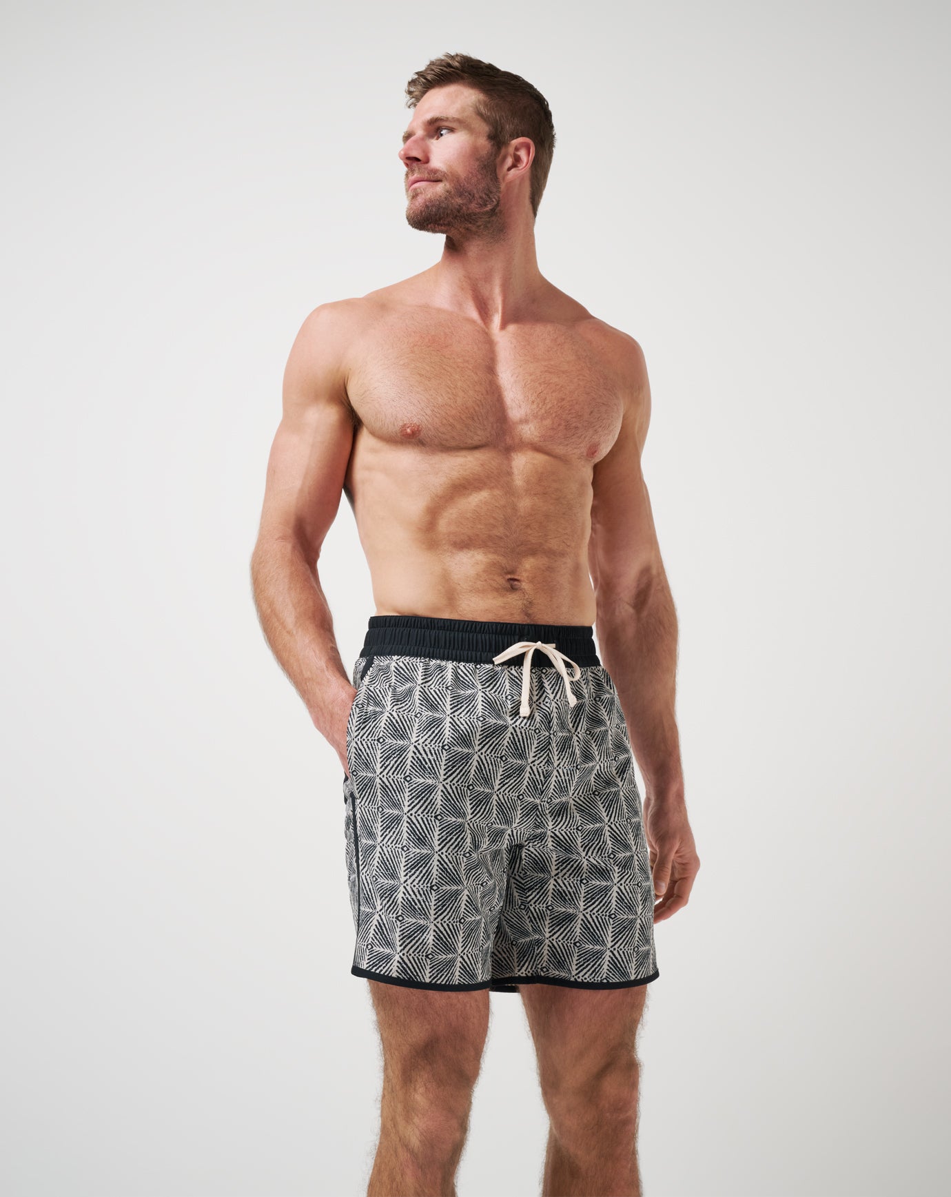 Men Sandswept Short 8In